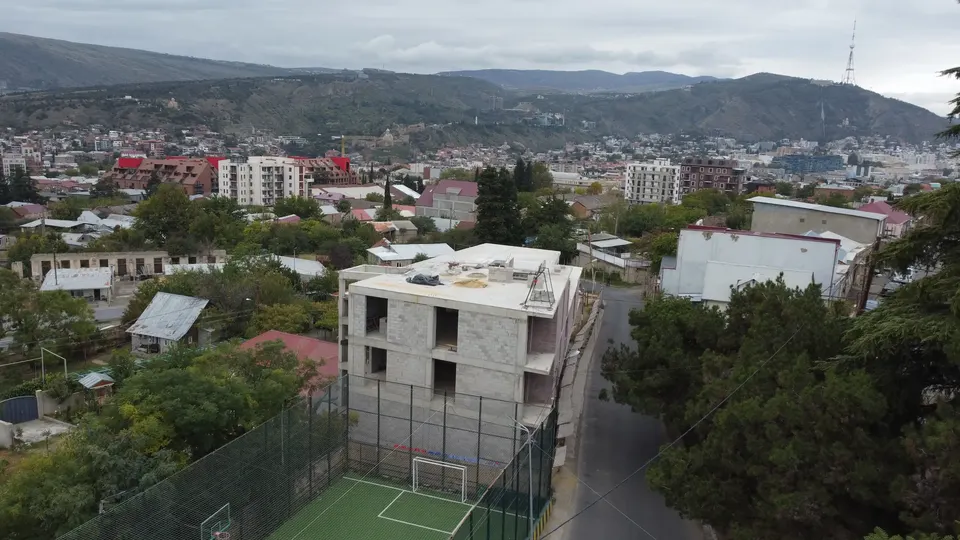 Existing Avlabari development within its surrounding Tbilisi urban context